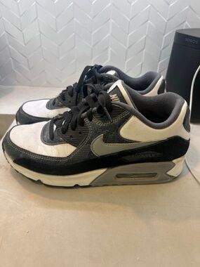 Nike Air Max 90 Black White Snakeskin Men’s 7 / Women’s 8.5 (Well Worn)